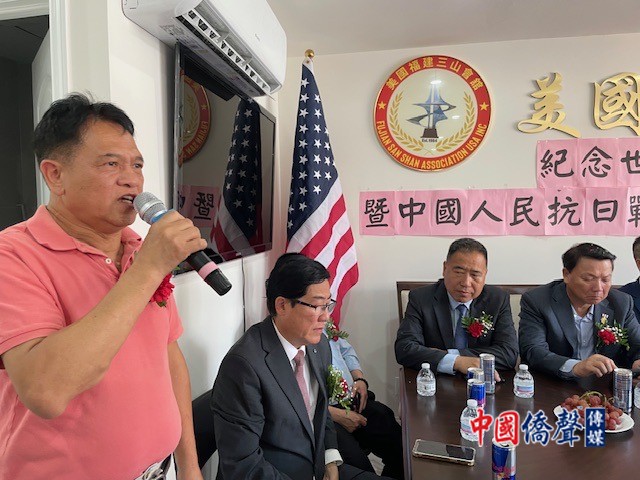 美国梅花同乡联合总会主席郑师飞在致辞